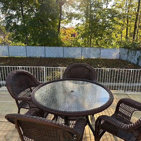 Room In Single Family House - Suburban Neighborhood In 보스톤 객실 사진