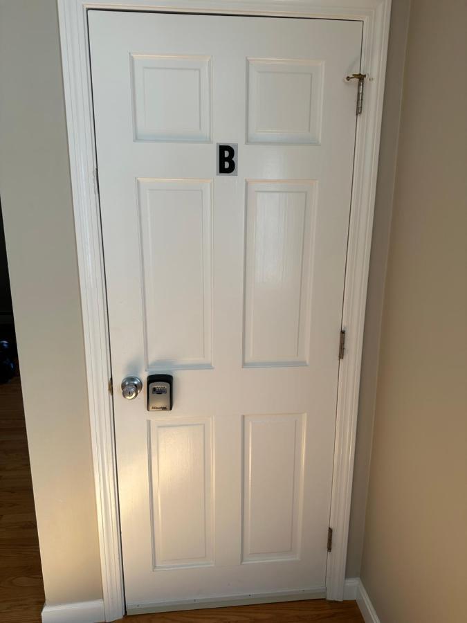 Room In Single Family House - Suburban Neighborhood In 보스톤 객실 사진