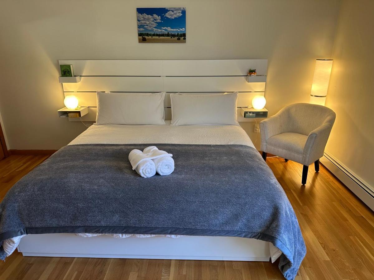 Room In Single Family House - Suburban Neighborhood In 보스톤 객실 사진